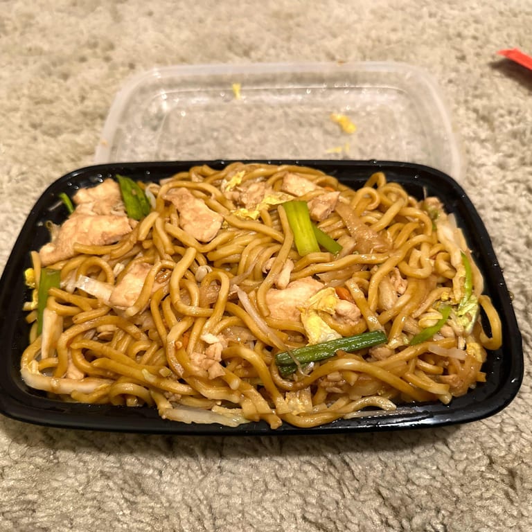 Delicious Chicken Lo Mein
