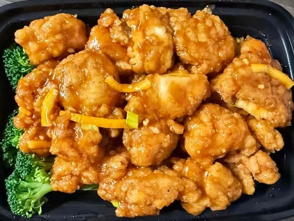 Orange Chicken Combo Platter / 橙皮鸡套餐.